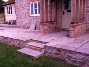 terrace construction: paving / steps / wall in stone to lawn
