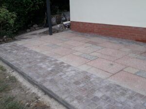 cobbles or 'setts' added to retained original slabs